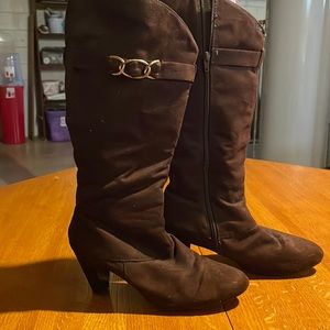 9.5 dark brown heeled boots